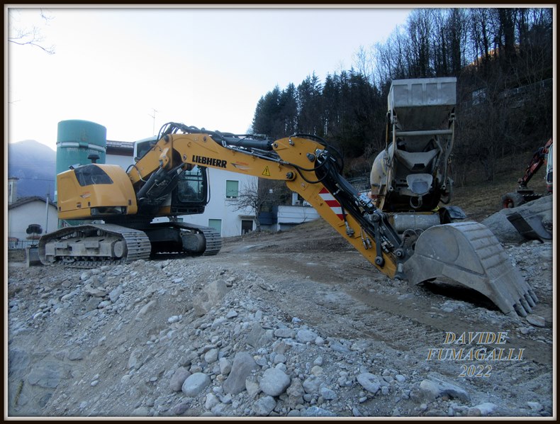 Liebherr R914 Compact Locatelli 003.jpg