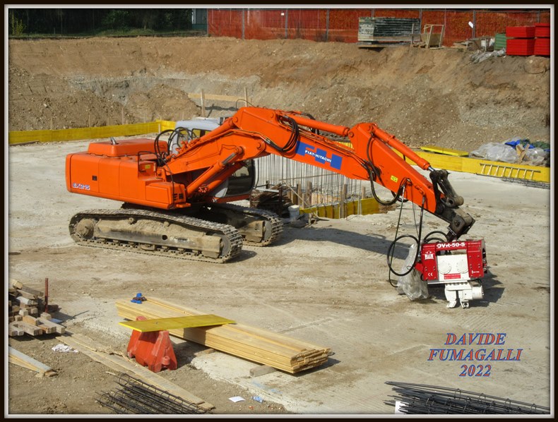 Fiat Hitachi EX215 004.jpg