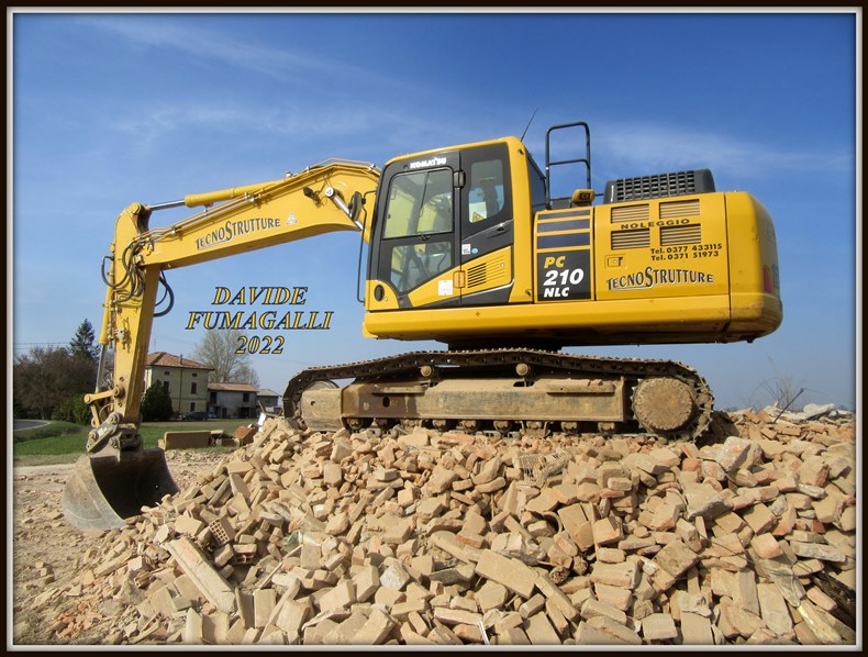 Komatsu PC210NLC-11 Tecno Strutture 001.jpg