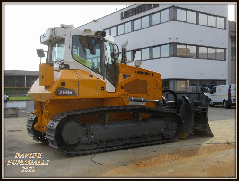 Liebherr PR 726 003.jpg