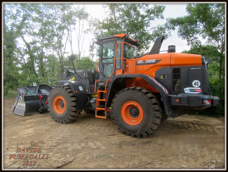 Doosan DL380 Italia Demolizioni 002.jpg