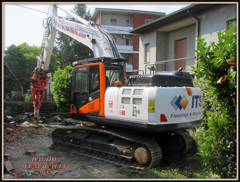 Komatsu PC210NLC-11 ITS Italia (2).jpg