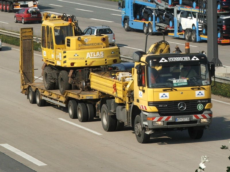 Actros 1843 Steinbrecher u Atlas 2Wegebagger DSC00361 (2).jpg