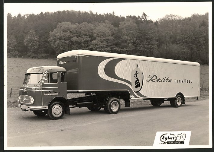  Fotografie-LKW-Mercedes-Benz-Sattelschle
 pper-mit-Eylert-Auflieger-Rosita-Tonmoeb
el-Theo-Schmitz-Schloss-Neuhaus.jpg