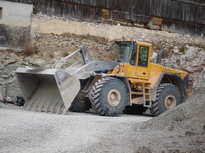 Volvo L 180.jpg