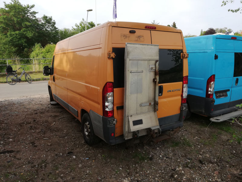 Post-Autos, Ducato in gelb und blau.jpg