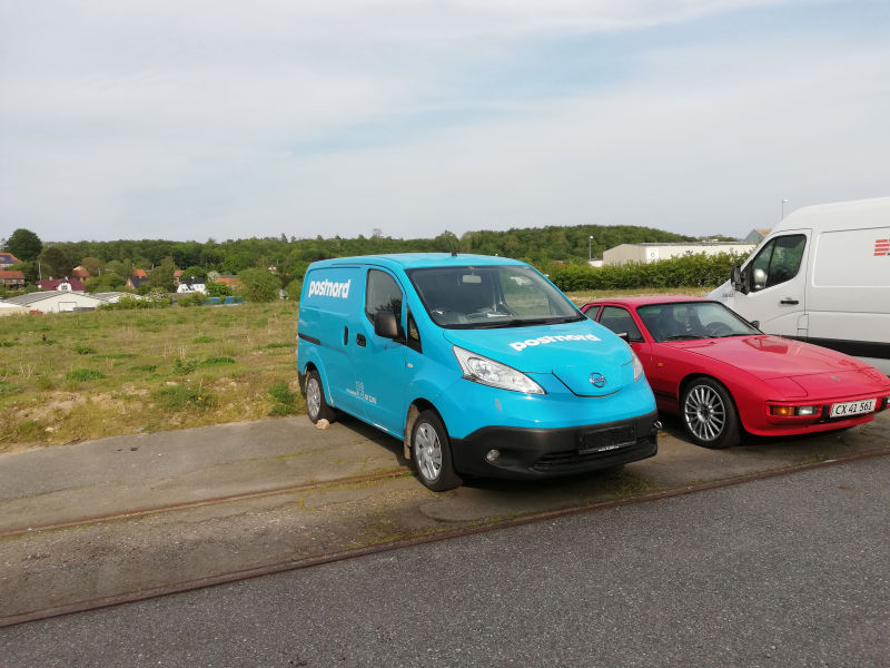 Post-Autos, NISSAN mit Klotz am Bein.jpg