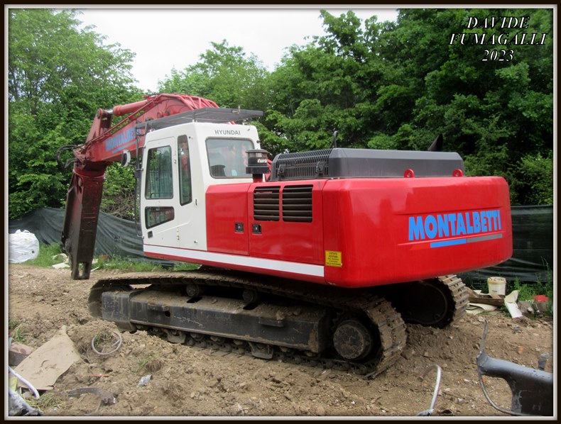 Hyundai 320-7A 002.jpg