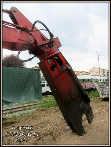 Hyundai 320-7A 004.jpg