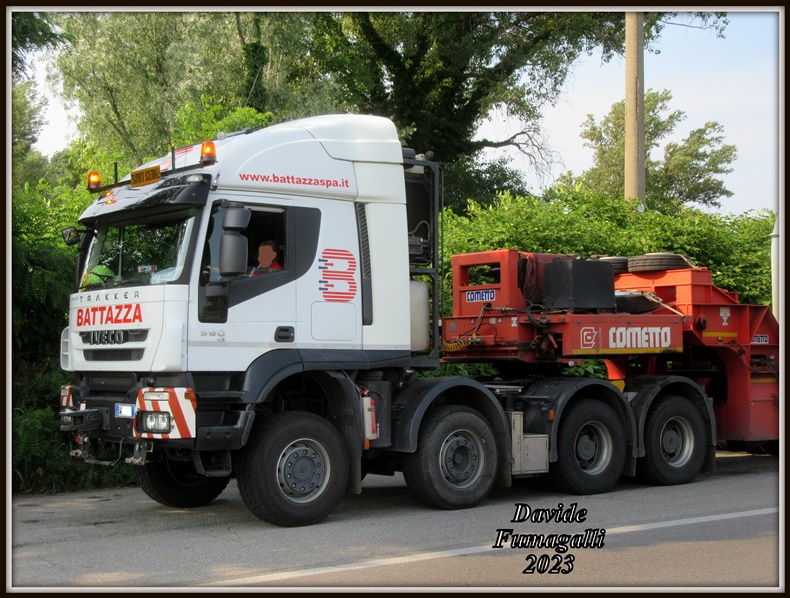 Iveco Trakker 560 8x6 Battazza (4).jpg