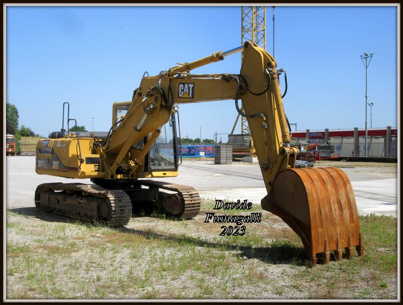 Caterpillar 317N 002.jpg