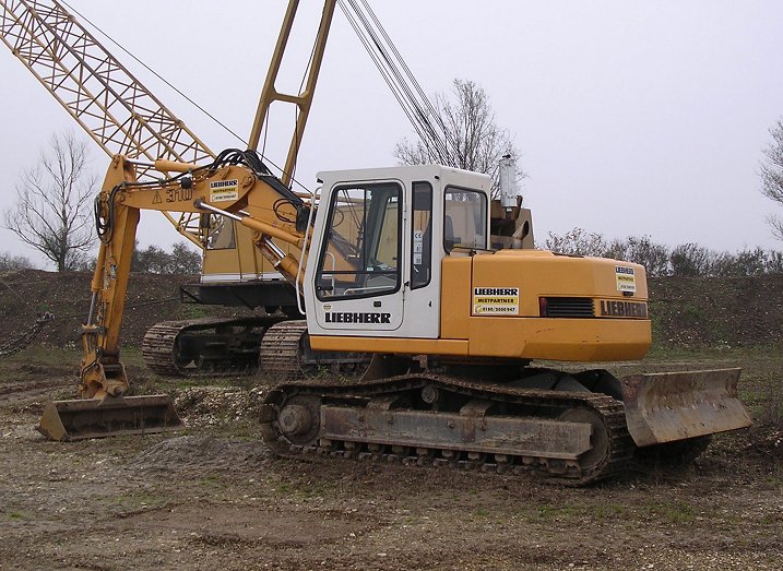 Liebherr-R310-V2.jpg