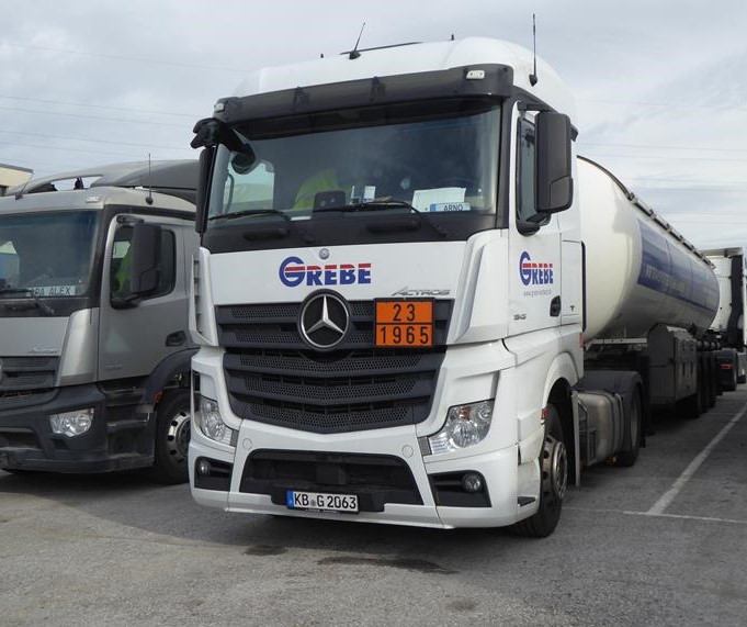 MB Actros 1846 MP4 Grebe 2 (Copy).jpg