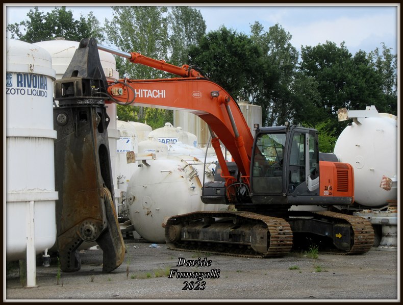 Hitachi Zaxis 280 002.jpg