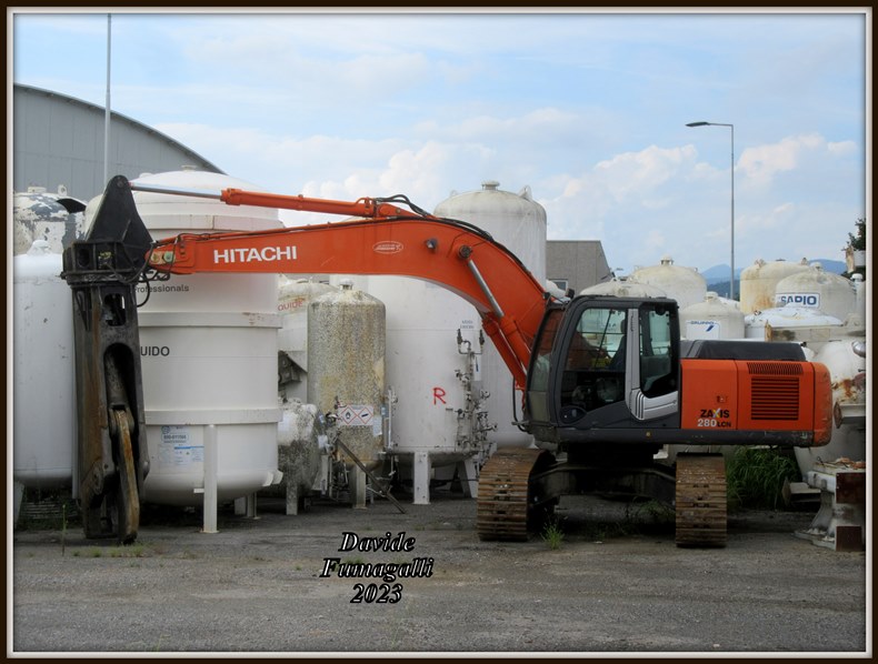 Hitachi Zaxis 280 003.jpg