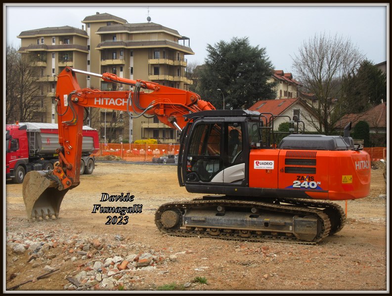 Hitachi Zaxis 240N-6 Quadrio 002.jpg