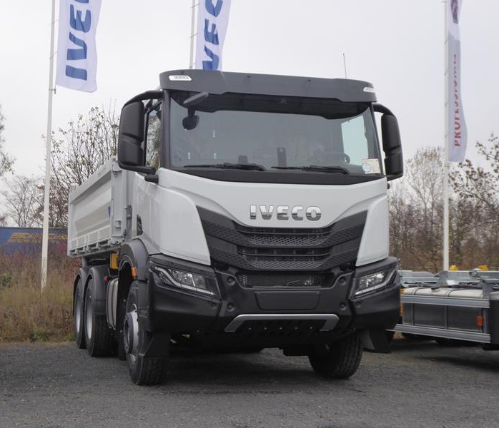 Iveco X-Way 480 Kipper Weiss 1 (Copy).jpg