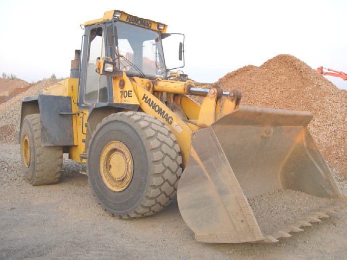 hanomag 80 e la culturista muscolosa esperta in spostamento colline Attachment