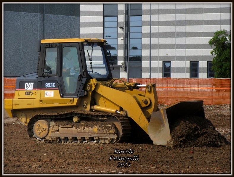 Caterpillar 943C Nespoli (6).jpg