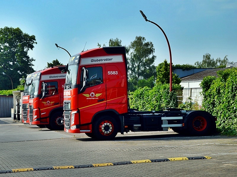 Den Hartogh, Duiburg, Volvo 5583, NL 0001.jpg