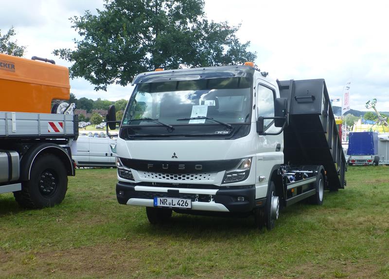 Mitsubishi Fuso Canter 7C18 Abrollkipper Weiss 1 (Copy).jpg