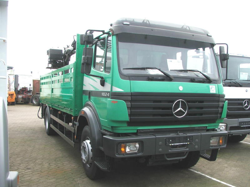 MB SK 1824 Ladekran DSC00034 (2) (2).jpg