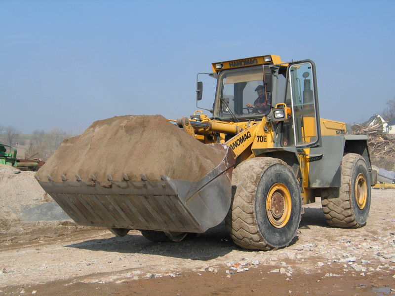 hanomag 80 e la culturista muscolosa esperta in spostamento colline Attachment