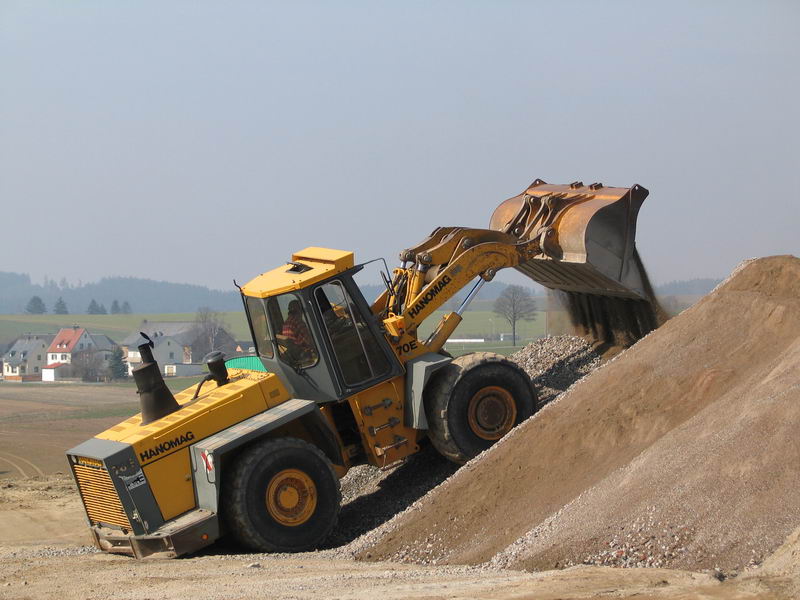 hanomag 80 e la culturista muscolosa esperta in spostamento colline Attachment