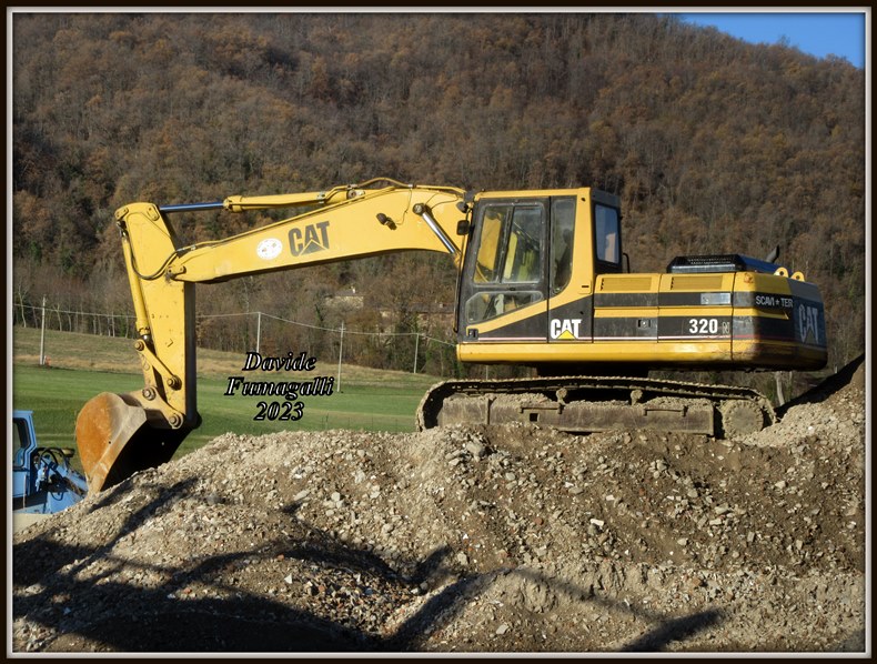 Caterpillar 320N Scaviter.jpg