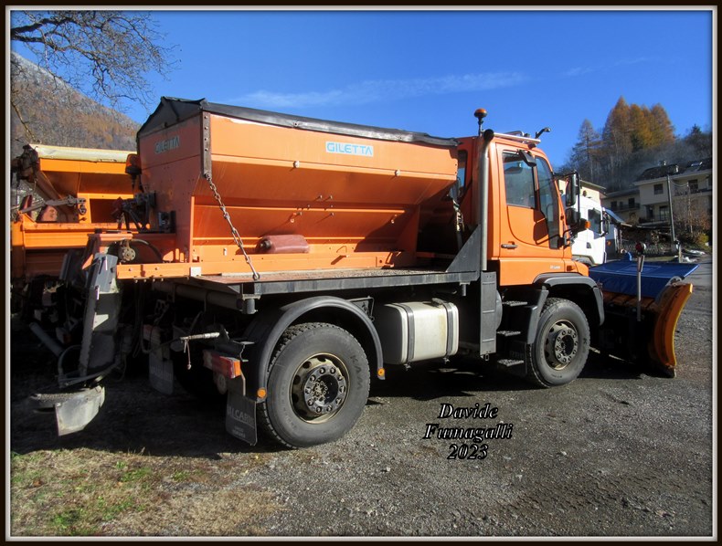 Unimog U500 003.jpg