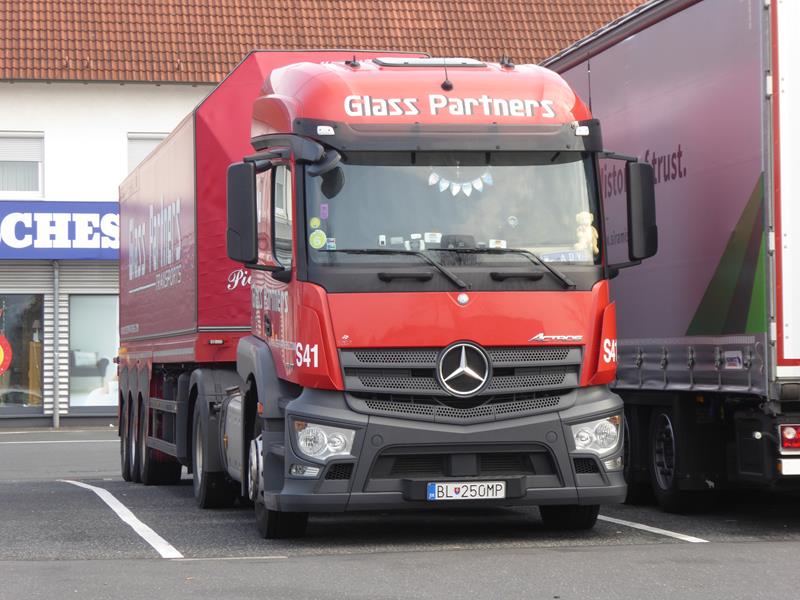 MB Actros 1940 MP4 Glass Partners 1 (Copy).jpg