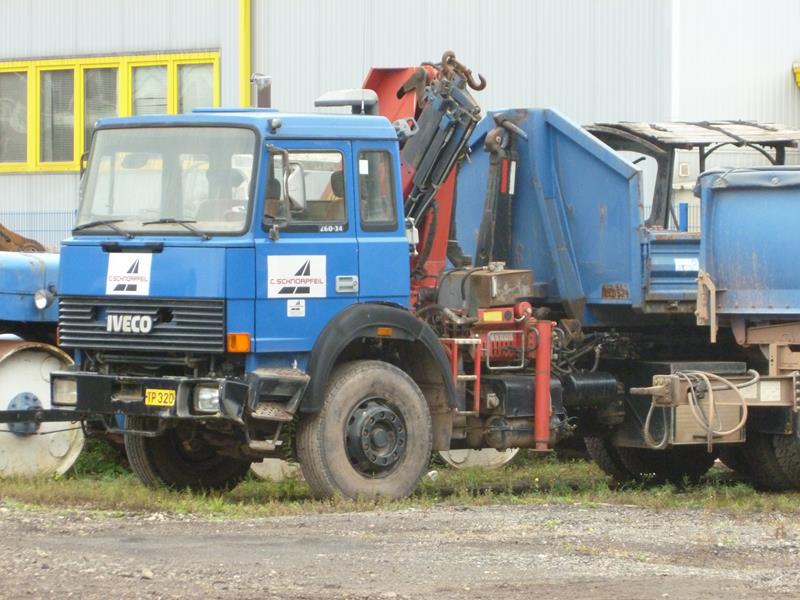 Iveco 260-34 Kipper Blau 1 (Copy).jpg