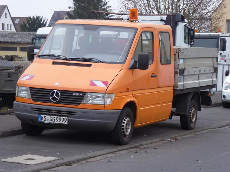 MB Sprinter 212D Doka Orange 1 (Copy).jpg