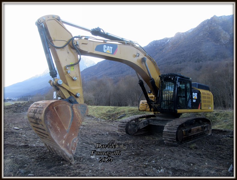 Caterpillar 352F RMi (2).jpg