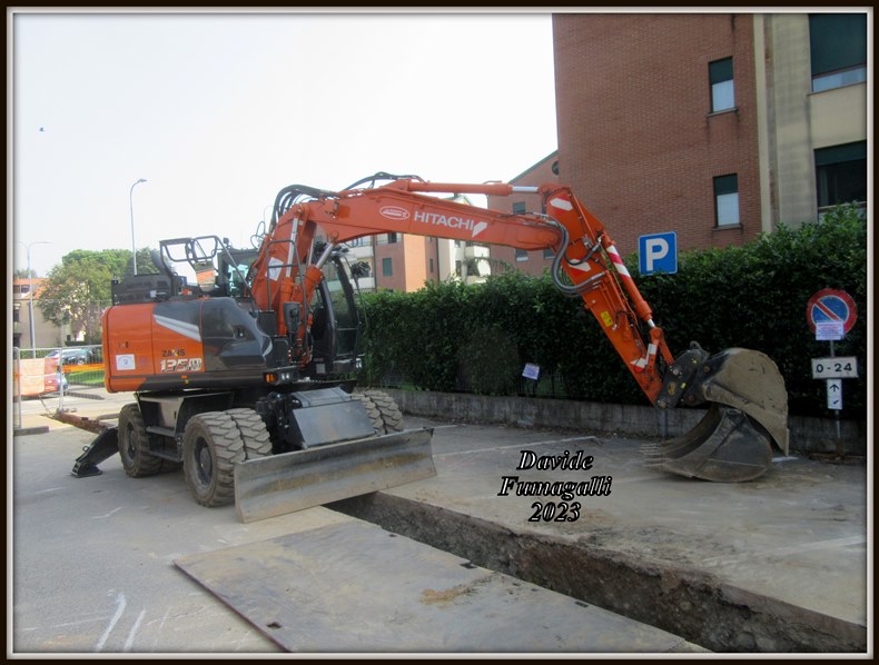 Hitachi Zaxis 135W-7 Eurocondotte (2).jpg