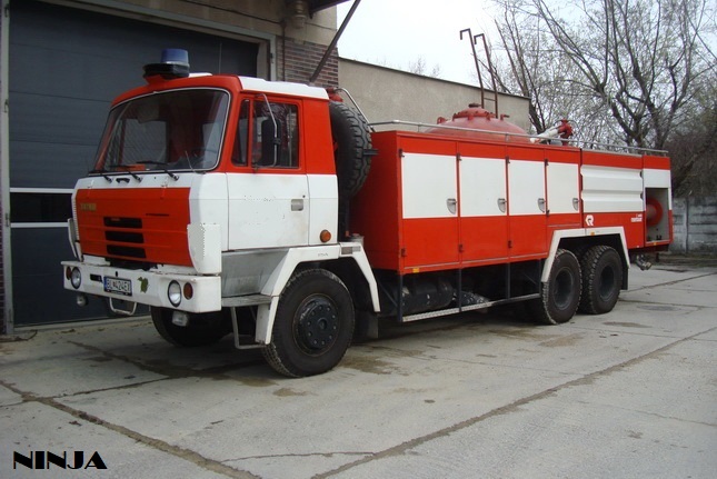  T_815_6x6.2_ULF_4500_3000_Rosenbauer_AH_
02.jpg