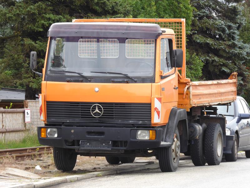 MB LN 814 Kipper Orange 6 (Copy).jpg