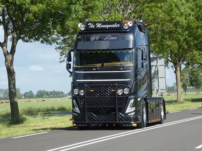 New Volvo FH 500 The Moneymaker GV Line 1 (Copy).jpg