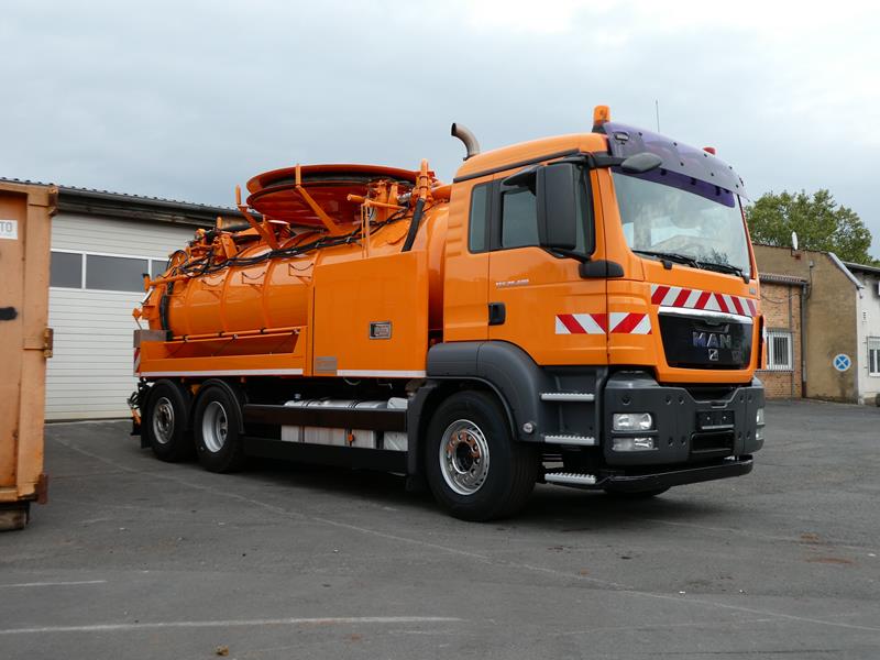 MAN TGS 28.400 Saugwagen Orange 9 (Copy).jpg