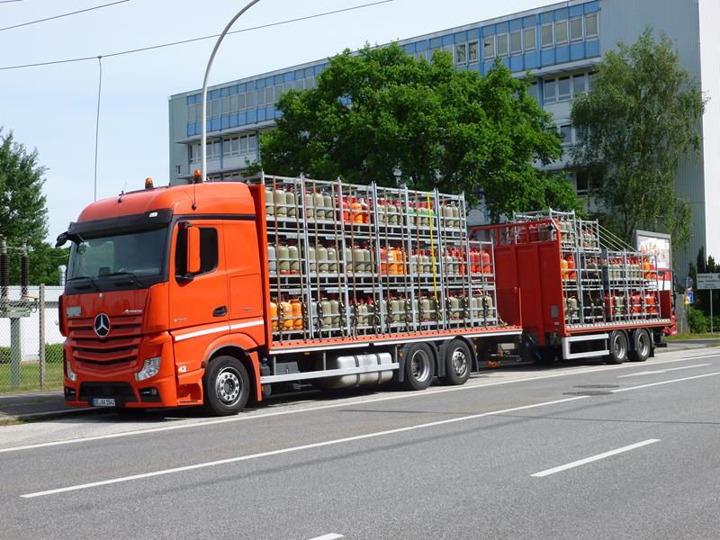 MB Actros 2542 MP4 Gasflaschen 1 (Copy).jpg