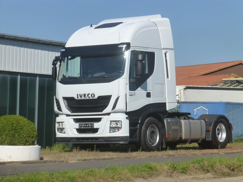 Iveco Stralis Hi-Way 480 SZM Weiss 12 (Copy).jpg