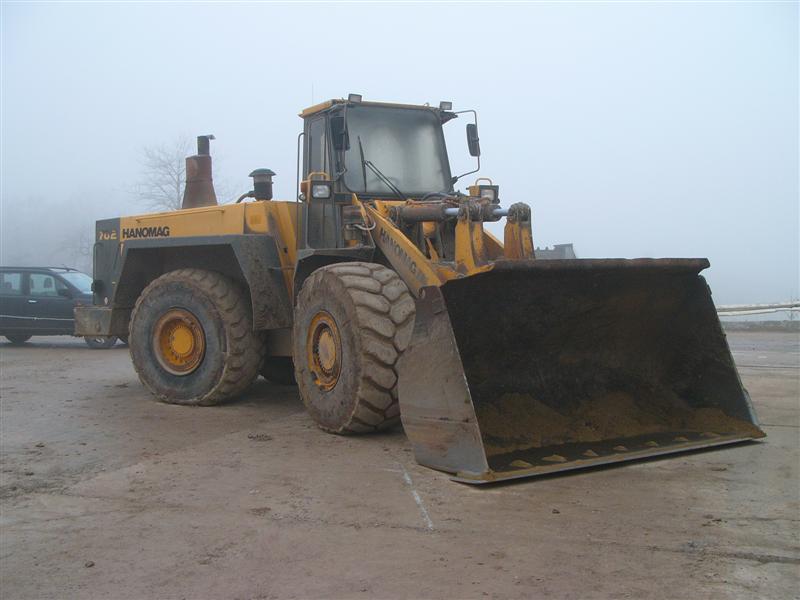 hanomag 80 e la culturista muscolosa esperta in spostamento colline Attachment