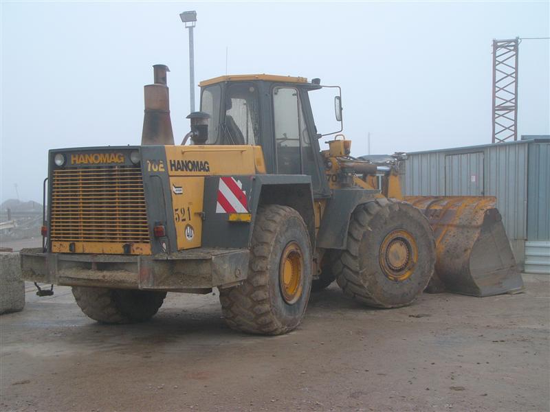 hanomag 80 e la culturista muscolosa esperta in spostamento colline Attachment