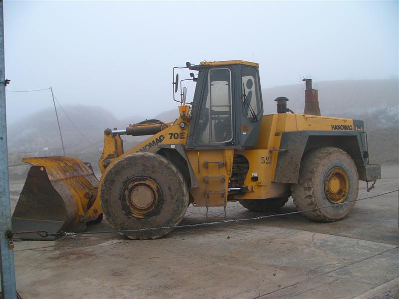 hanomag 80 e la culturista muscolosa esperta in spostamento colline Attachment