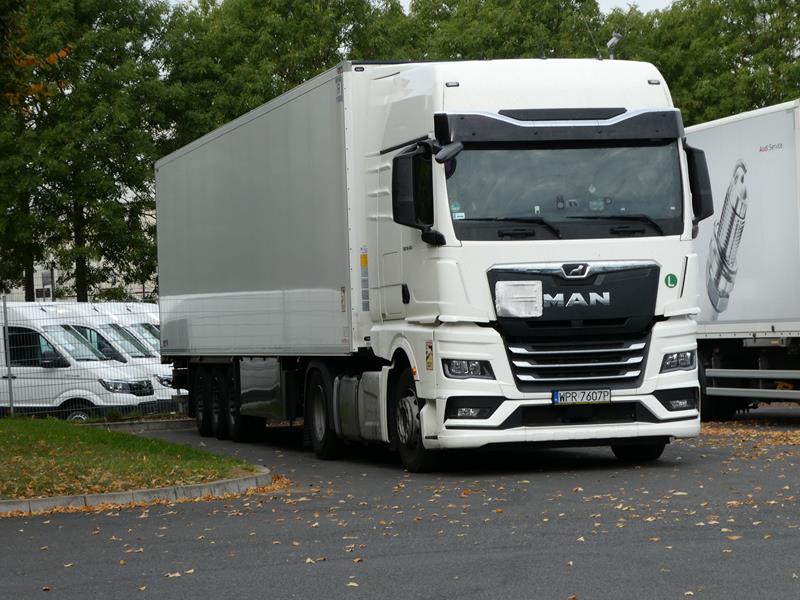 New MAN TGX 18.470 SZM Polen Weiss 2 (Copy).jpg