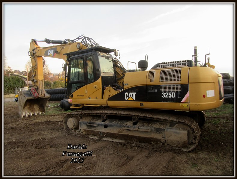 Caterpillar 325D UHD Cerri (2).jpg