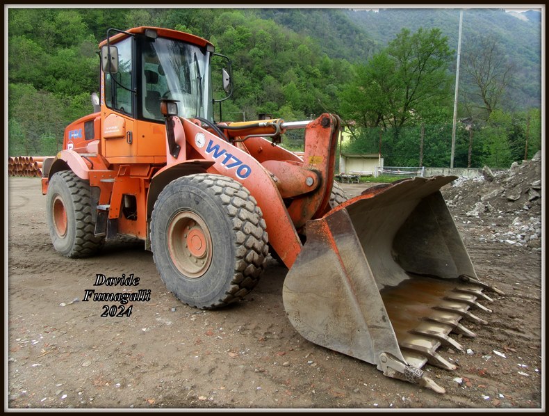 Fiat Kobelco W170 Binda 011.jpg