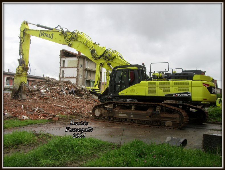 Doosan DX530 Demolition Vitali 001.jpg