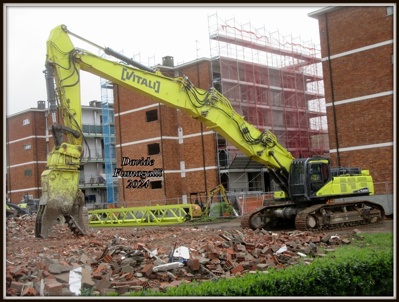 Doosan DX530 Demolition Vitali 002.jpg