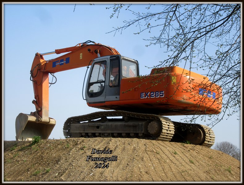 Fiat Hitachi EX285 PLS 007.jpg